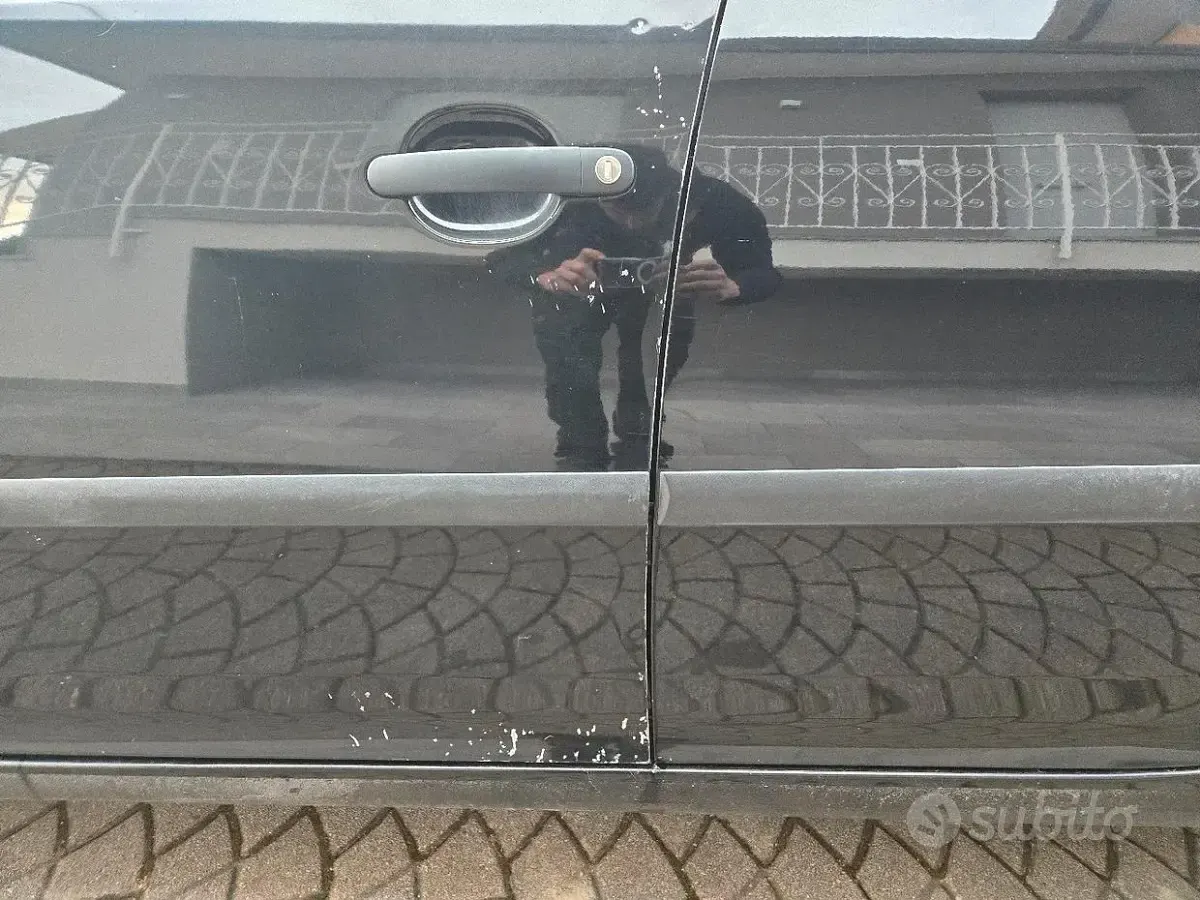 Usado VW Golf V 105 CV (77 kW) 2004 Negro Utilitario