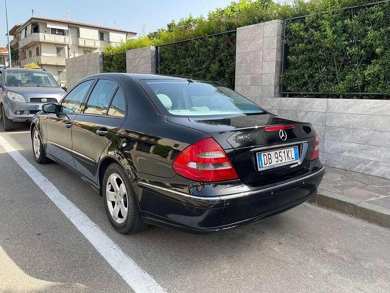Usata Mercedes E220 Avantgarde 150 CV (110 kW) 2005 Berlina