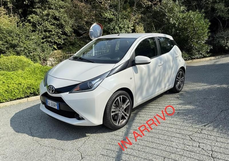 Bianco Usata 2021 Toyota Aygo Connect Style Due volumi | 13.970 € (Buon prezzo) - Immagine 1/1