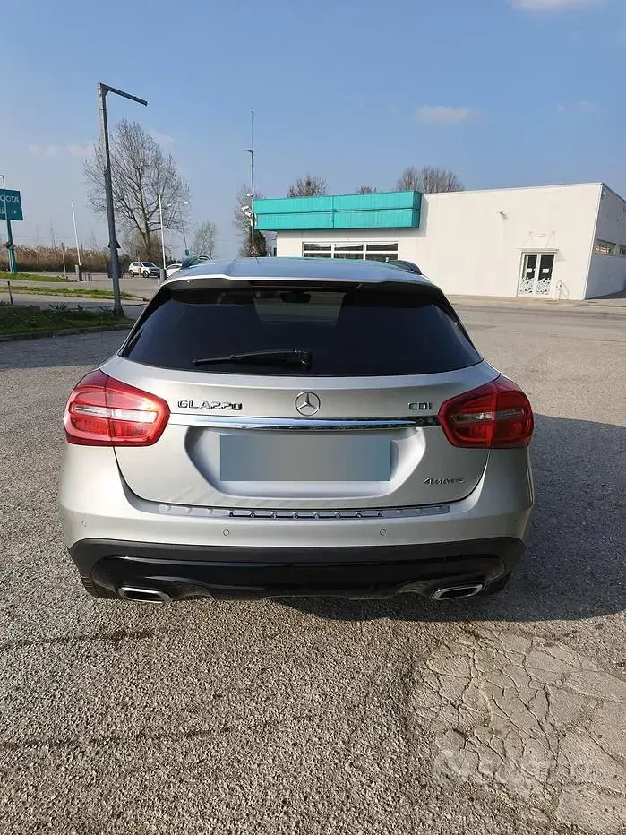Usata Mercedes GLA220 170 CV (125 kW) 2015 Grigio SUV