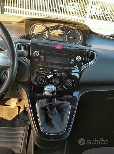 Usata Lancia Ypsilon 116 CV (85 kW) 2013 Utilitaria