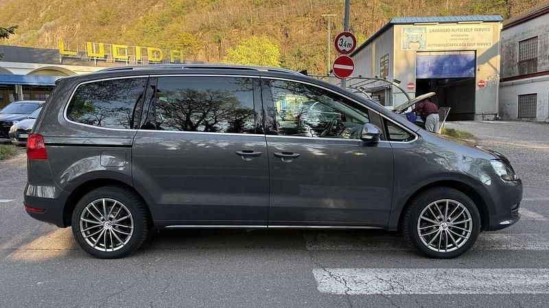 Usata VW Sharan Match 170 CV (125 kW) 2012 Grigio Monovolume