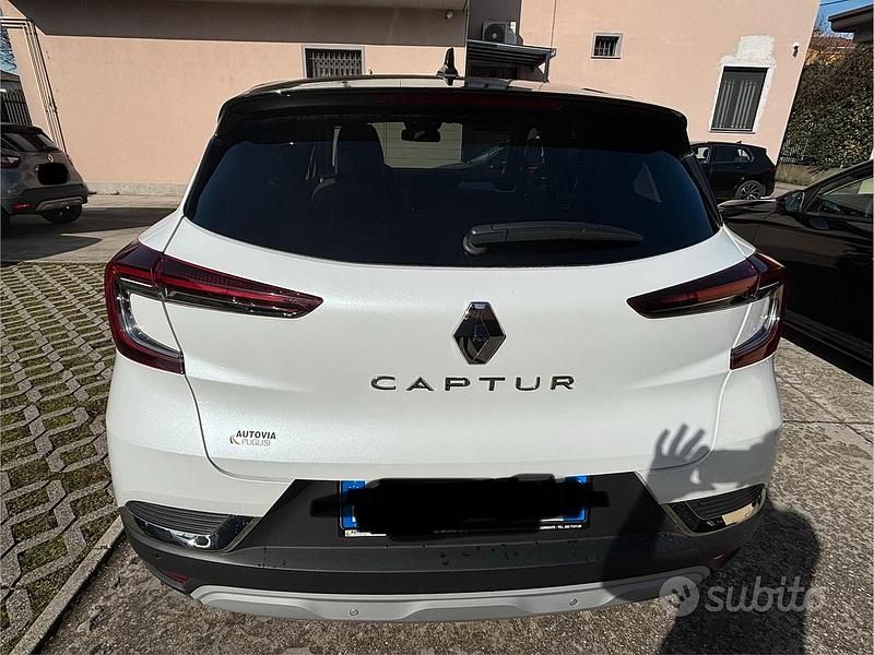Usata Renault Captur 91 CV (66 kW) 2024 Bianco SUV
