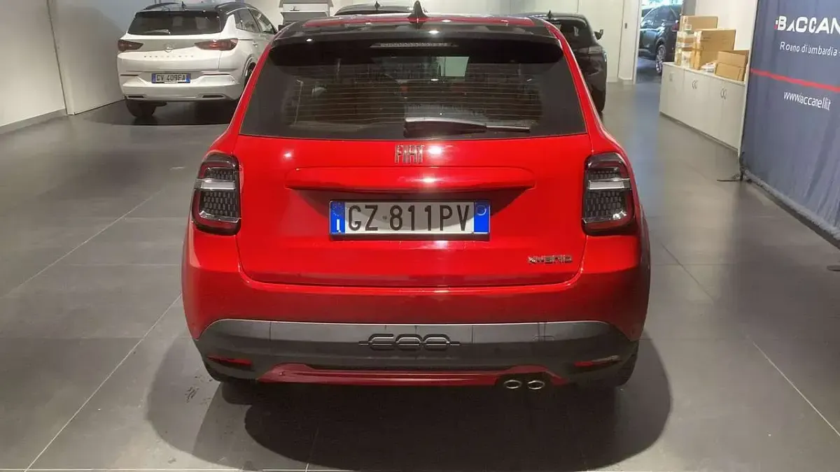 Usata Fiat 600 145 CV (106 kW) 2025 Rosso SUV