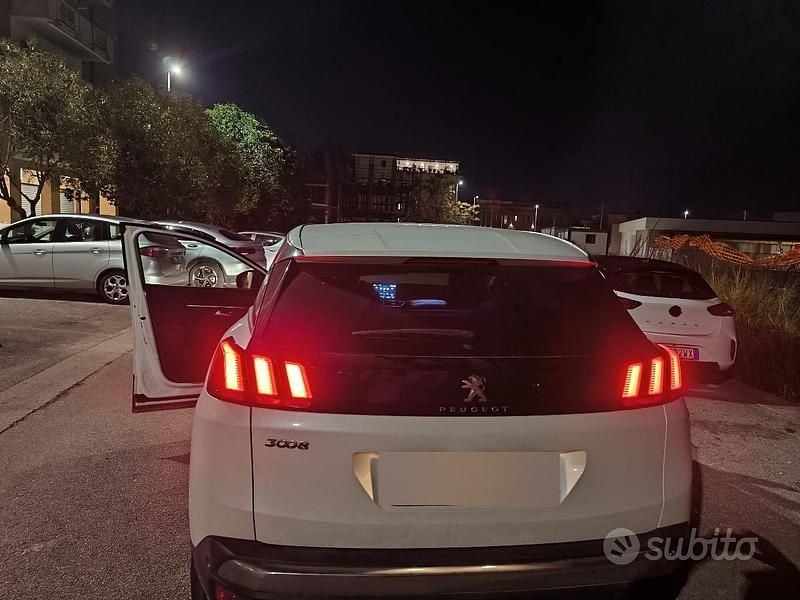 Usata Peugeot 3008 2018 Bianco SUV