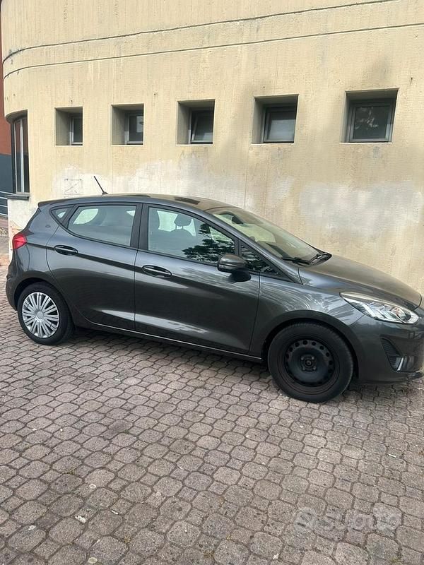 Usata Ford Fiesta 95 CV (69 kW) 2018 Grigio Utilitaria