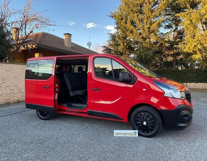 Usata Opel Vivaro 125 CV (91 kW) 2015 Rosso Monovolume
