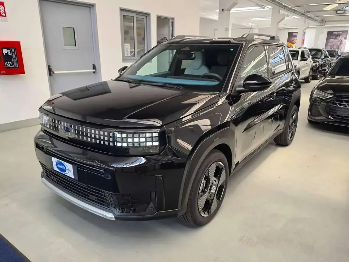 Nuova Fiat Grande Panda La Prima 101 CV (74 kW) 2026 Nero cinema Utilitaria