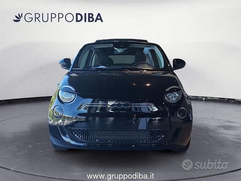 Usata Fiat 500e 69 kW (95 CV) 2024 Nero Cabrio