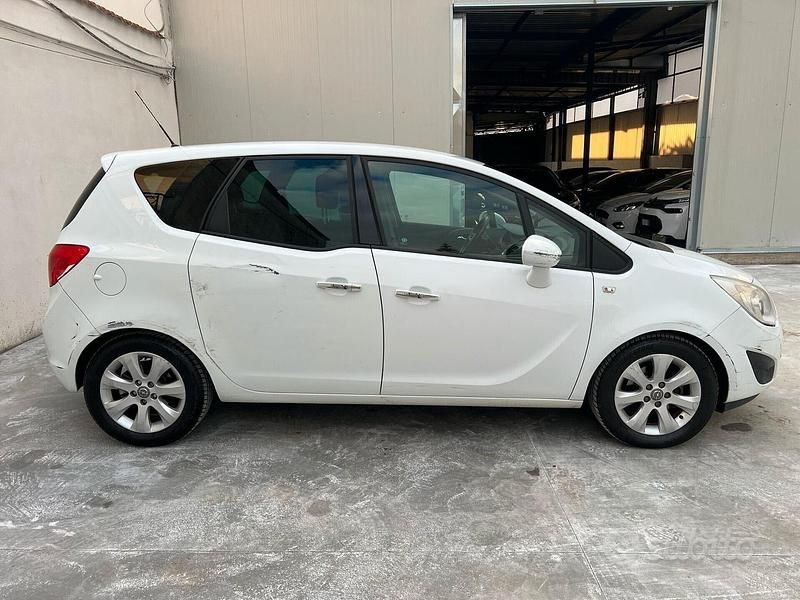 Usata Opel Meriva 101 CV (74 kW) 2011 Bianco Monovolume
