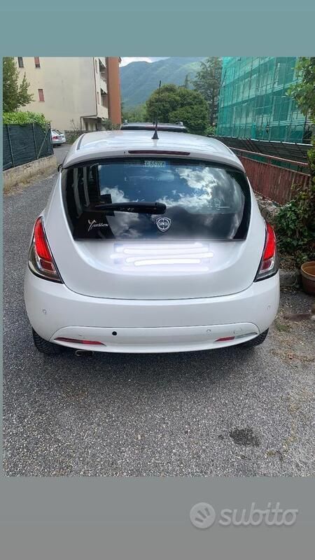 Usata Lancia Ypsilon 69 CV (50 kW) 2018 Bianco Utilitaria