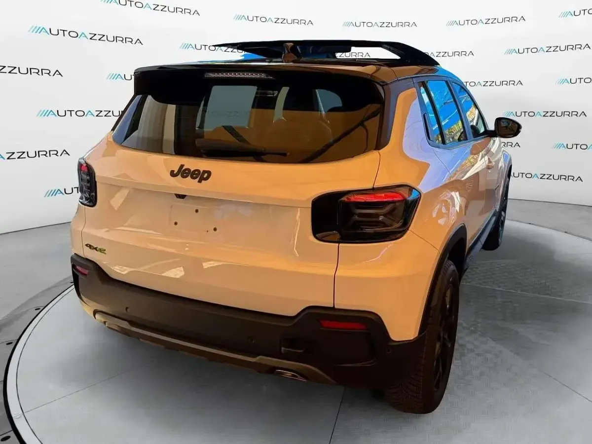 Nuova Jeep Avenger 145 CV (106 kW) 2025 Snow / tetto volcano SUV