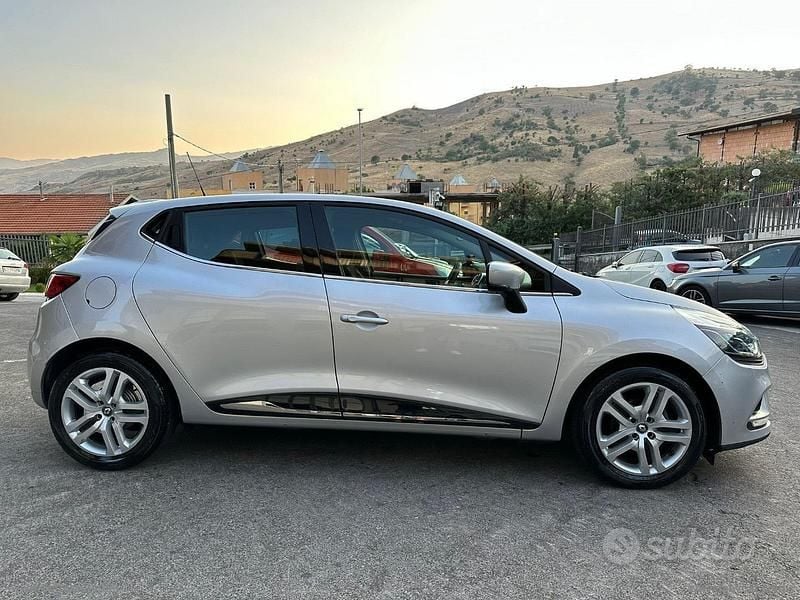 Usata Renault Clio IV Business 75 CV (55 kW) 2018 Argento Berlina
