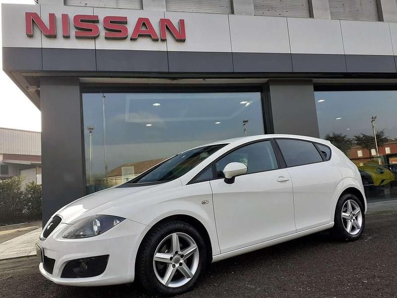 Bianco Usata 2011 Seat Leon Reference Tre volumi | 6450 € - Immagine 1/4