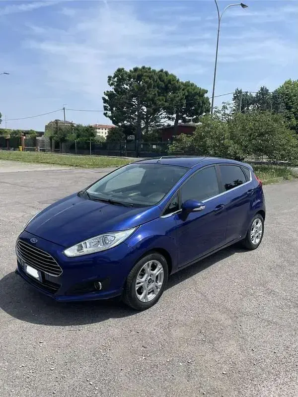 Usata Ford Fiesta Titanium 95 CV (69 kW) 2015 Blu/azzurro Utilitaria