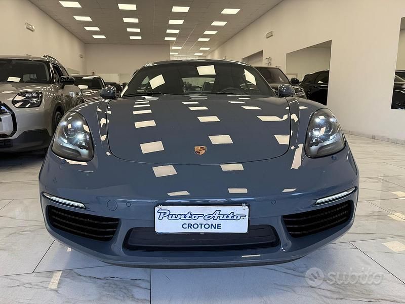 Usata Porsche 718 Cayman 300 CV (220 kW) 2018 Grigio Coupé