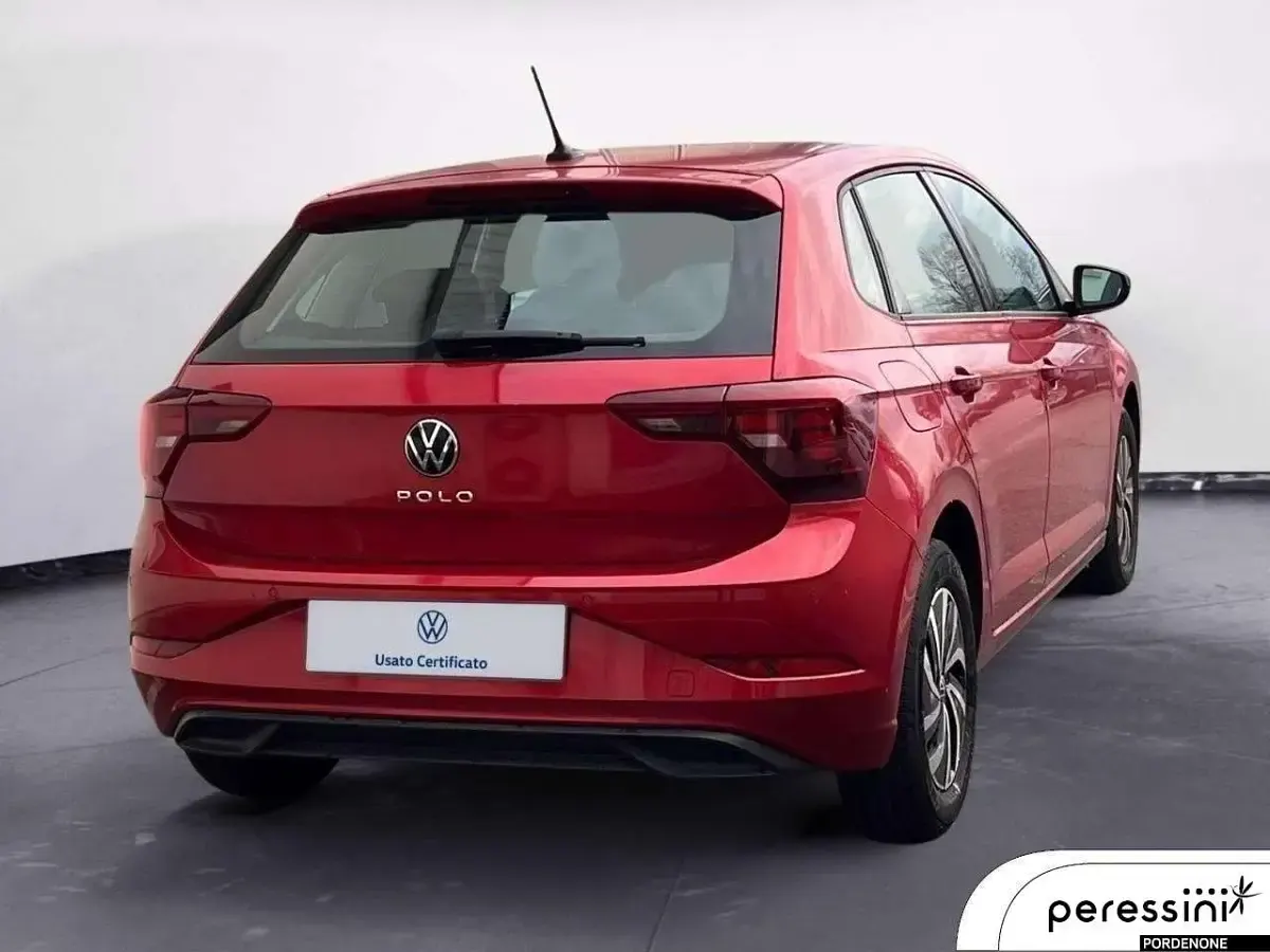 Usata VW Polo Life 80 CV (58 kW) 2023 Kings red metallizzato Utilitaria