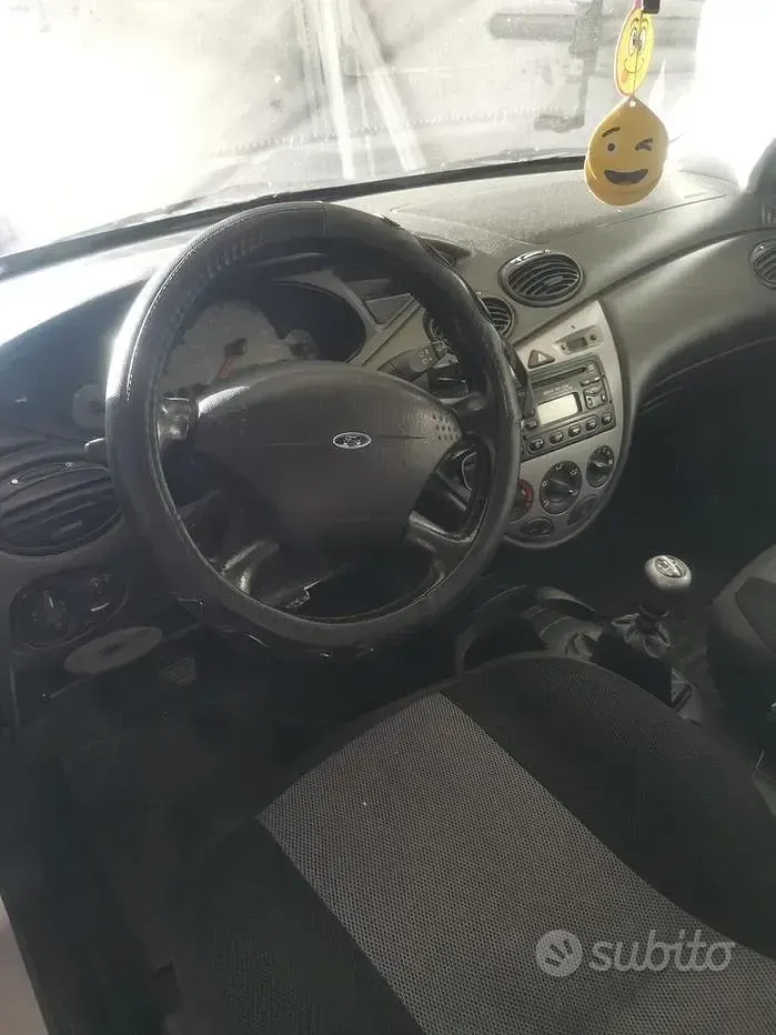 Usata Ford Focus 90 CV (66 kW) 2000 Grigio Station wagon