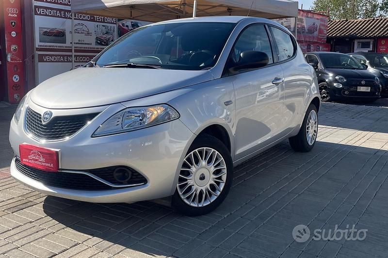 Begagnad Lancia Ypsilon 95 HK (69 kW) 2018 Grå Halvkombi