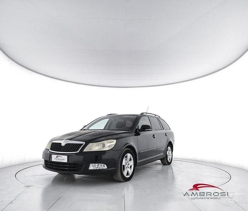 Usata Skoda Octavia Comfort 105 CV (77 kW) 2009 Nero Station wagon