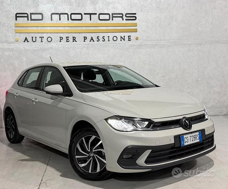 Grigio Usata 2024 VW Polo Tre volumi | 18.900 € (Buon prezzo) - Immagine 1/4