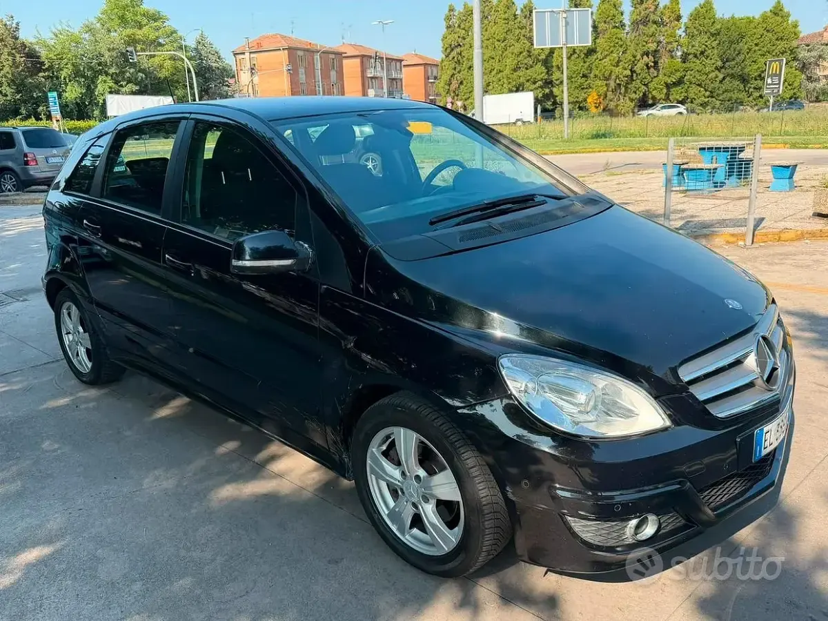 Usata Mercedes 180 Premium 109 CV (80 kW) 2012 Nero Berlina