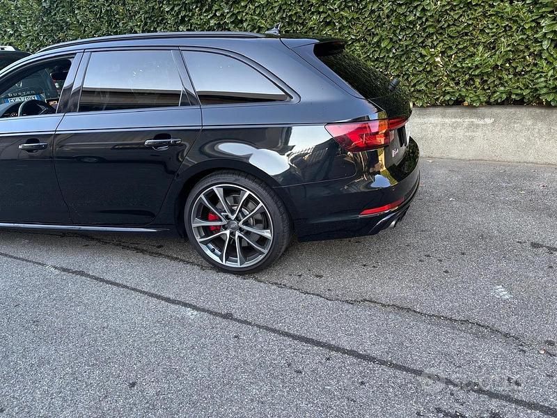 Usata Audi A4 353 CV (259 kW) 2018 Nero Station wagon