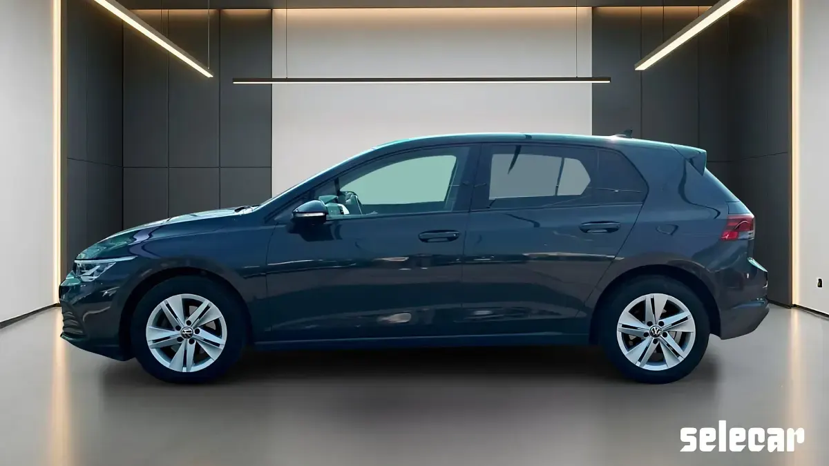 Usata VW Golf VII Life 115 CV (84 kW) 2021 Grigio urano Utilitaria