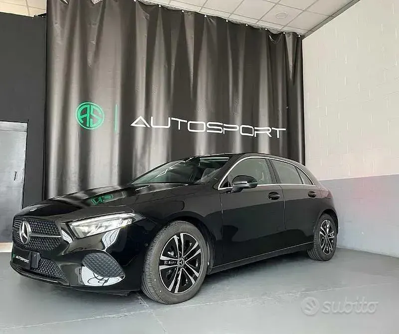 Usata Mercedes A180 Advanced 116 CV (85 kW) 2025 Nero Berlina