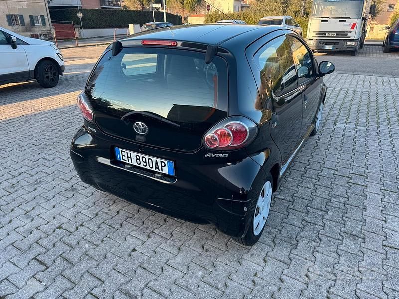 Usata Toyota Aygo 2011 Nero Utilitaria