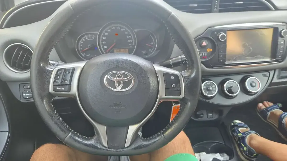 Usata Toyota Yaris Active 69 CV (50 kW) 2016 Grigio Berlina