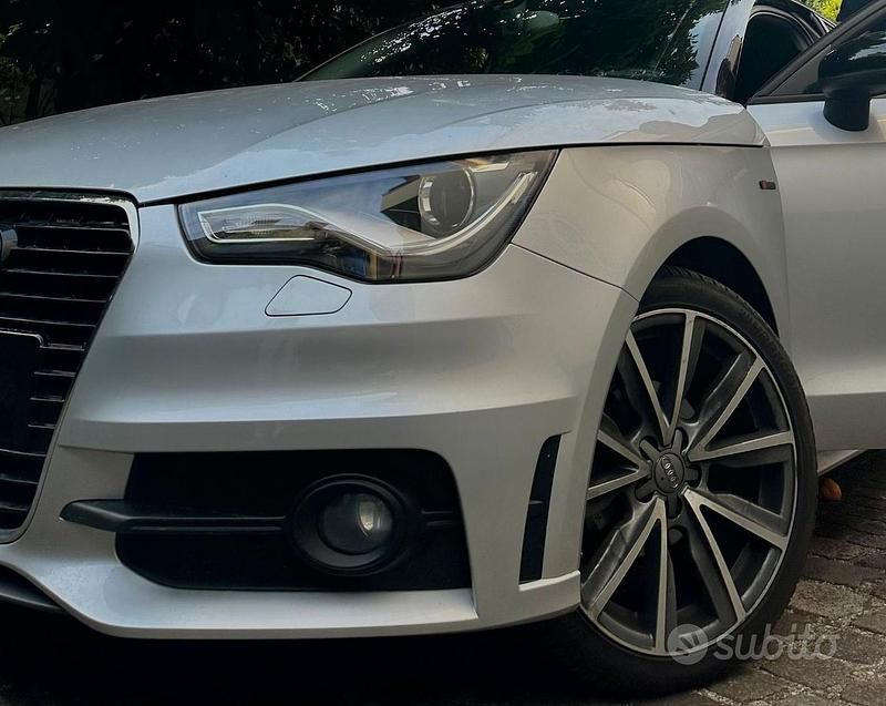 Grigio Usata 2014 Audi A1 Sportback S-Line Due volumi | 12.990 € (Buon prezzo) - Immagine 1/4
