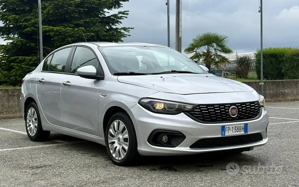 Usata Fiat Tipo Easy 95 CV (69 kW) 2018 Grigio Berlina