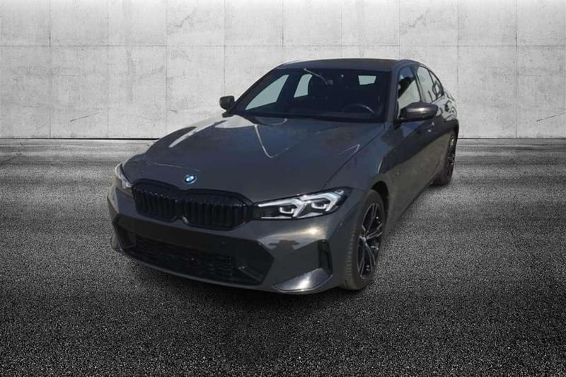 Usata BMW 330e M Sport 292 CV (214 kW) 2023 Grigio Berlina