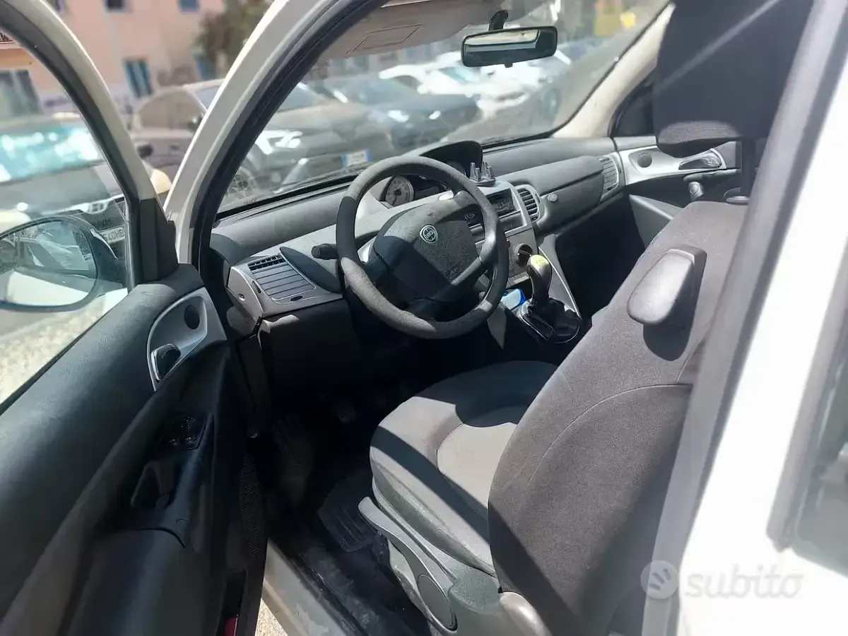 Usata Lancia Ypsilon 75 CV (55 kW) 2011 Bianco Utilitaria