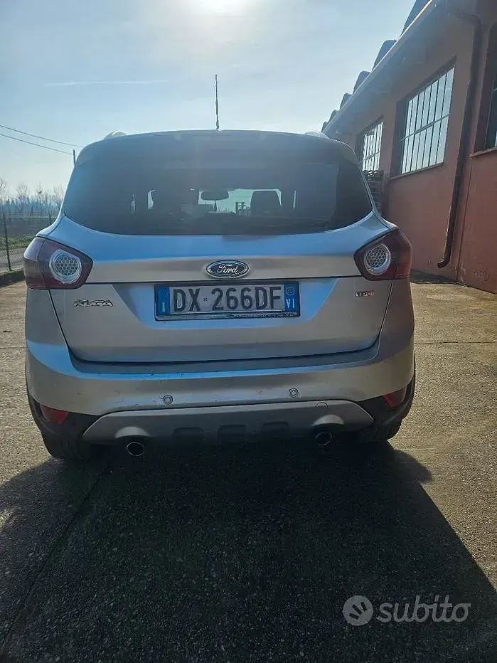 Usata Ford Kuga 136 CV (100 kW) 2009 Grigio SUV