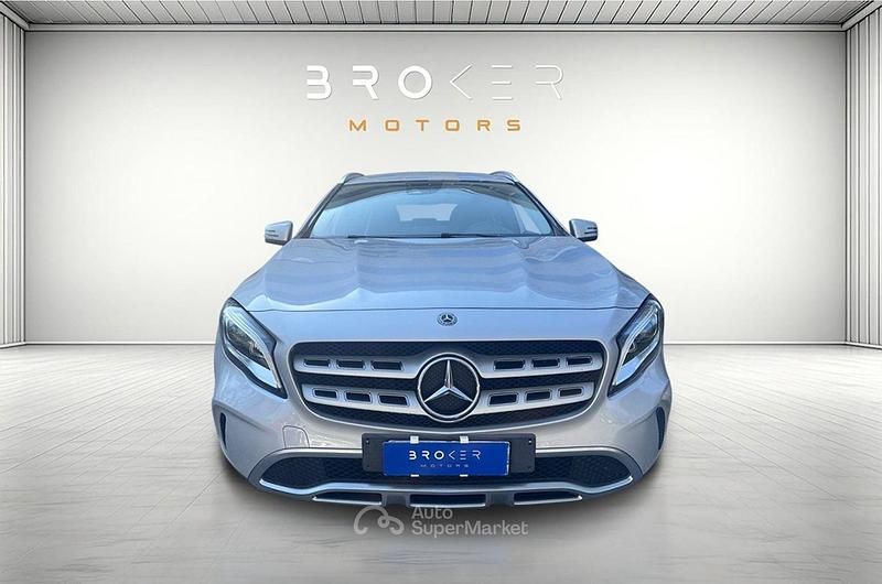 Usata Mercedes GLA180 Business 110 CV (80 kW) 2017 Argento SUV
