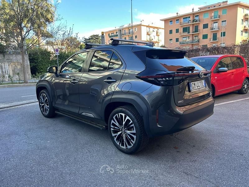 Usata Toyota Yaris Hybrid 92 CV (67 kW) 2022 Grigio Station wagon