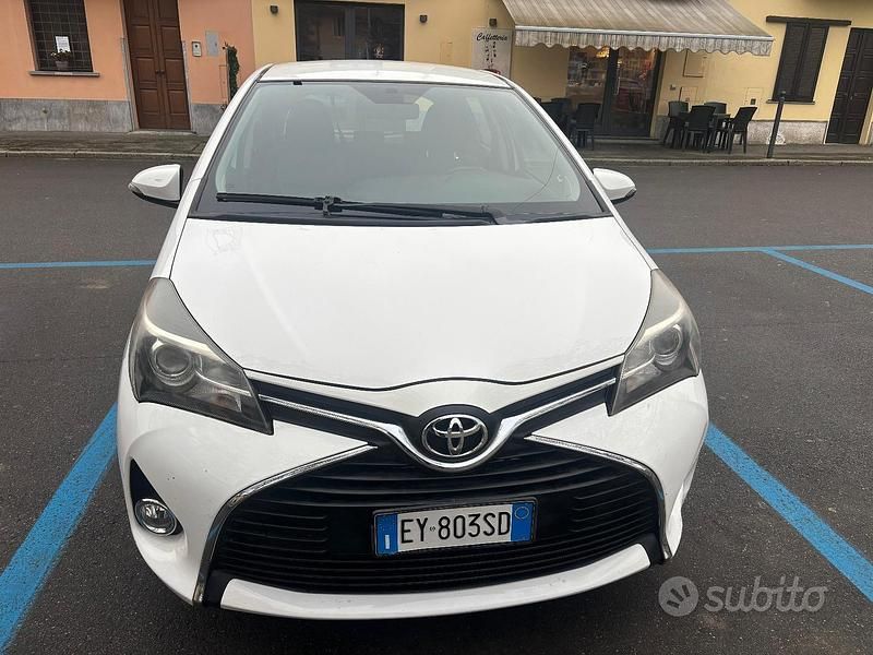 Usata Toyota Yaris 69 CV (50 kW) 2015 Bianco Utilitaria