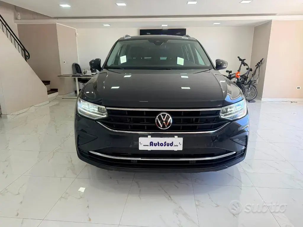 Usata VW Tiguan Life 122 CV (89 kW) 2023 Grigio SUV