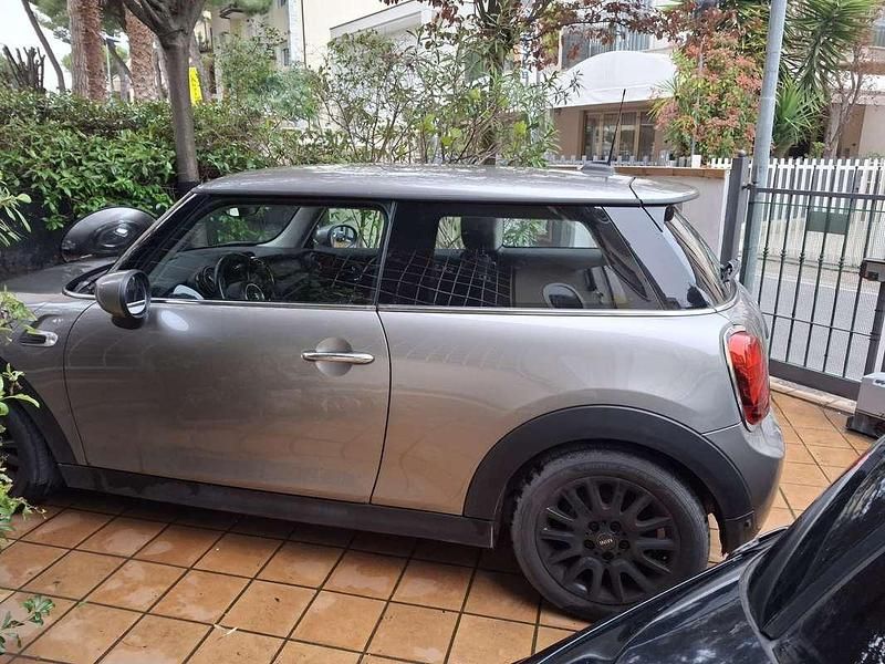 Usata Mini ONE 75 CV (55 kW) 2020 Argento Utilitaria