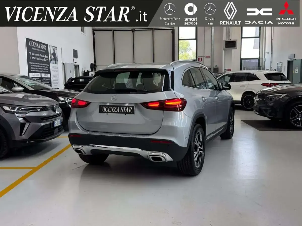 Usata Mercedes GLA200 Advanced 150 CV (110 kW) 2025 Argento SUV
