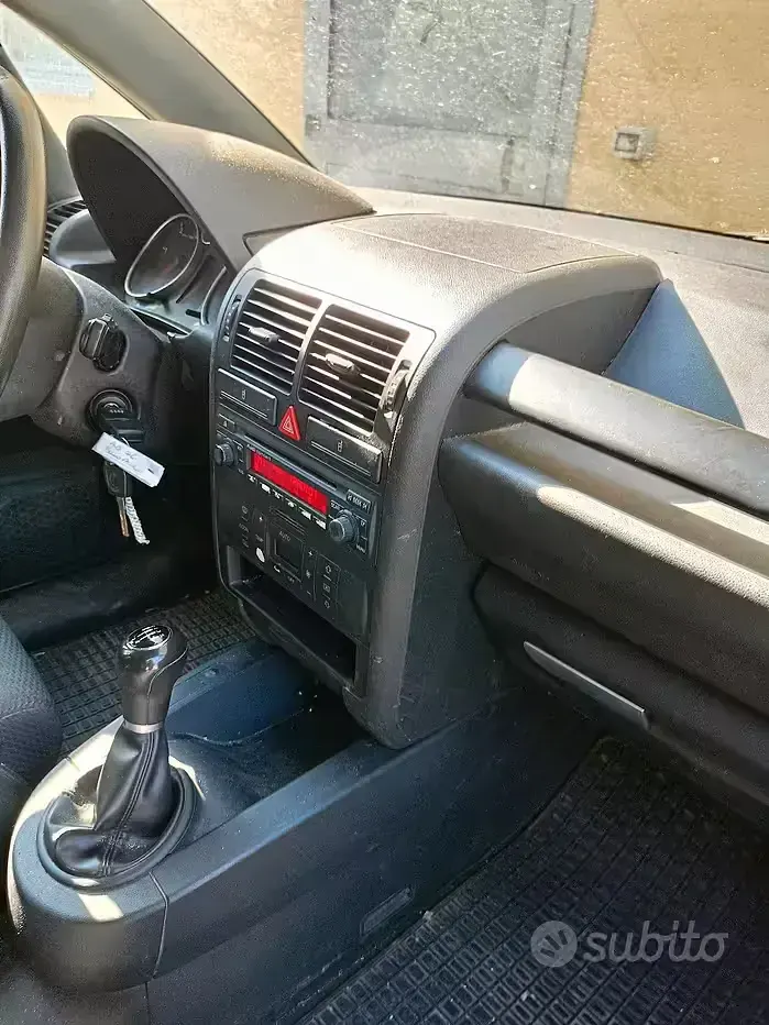 Usata Audi A2 75 CV (55 kW) 2005 Grigio Utilitaria