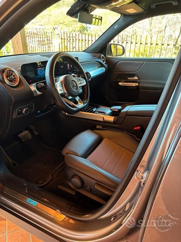 Usado Mercedes EQB300 167 kW (228 CV) 2022 Gris SUV