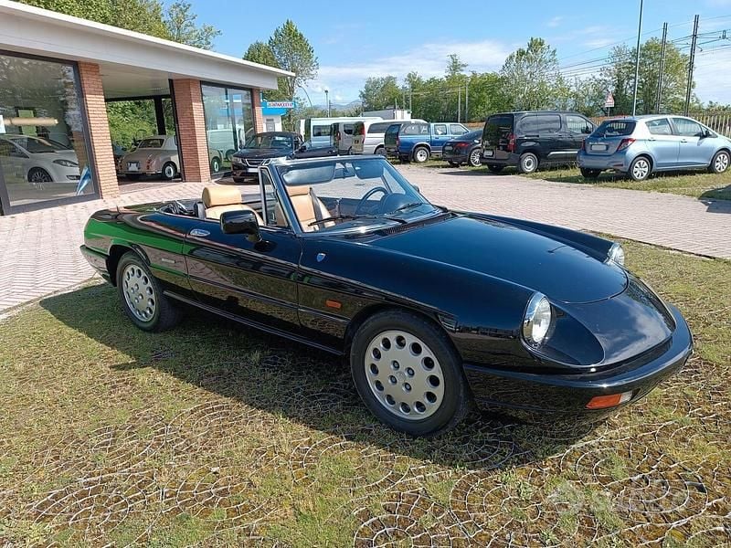 Usata Alfa Romeo Spider 117 CV (86 kW) 1992 Nero Cabrio