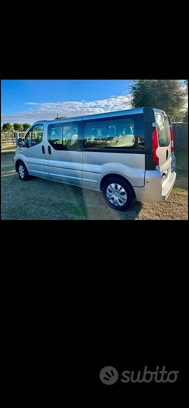 Usata Opel Vivaro 120 CV (88 kW) 2011 Grigio Monovolume