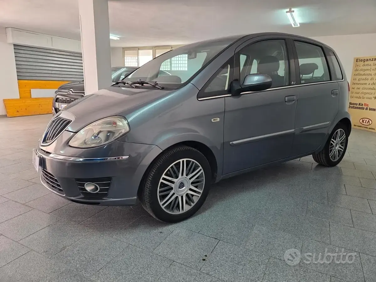 Usata Lancia Musa 120 CV (88 kW) 2010 Grigio Monovolume