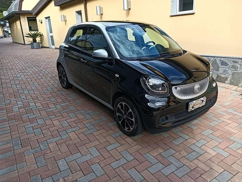 Usata Smart ForFour Prime 71 CV (52 kW) 2015 Nero Utilitaria