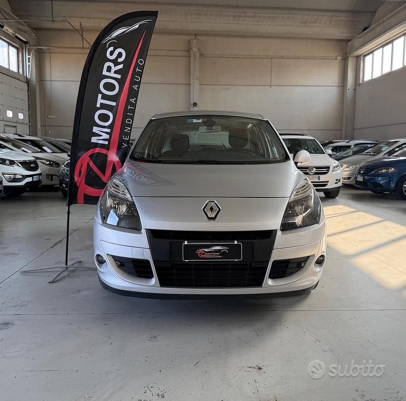 Usata Renault Scénic III Luxe 110 CV (80 kW) 2010 Grigio Monovolume