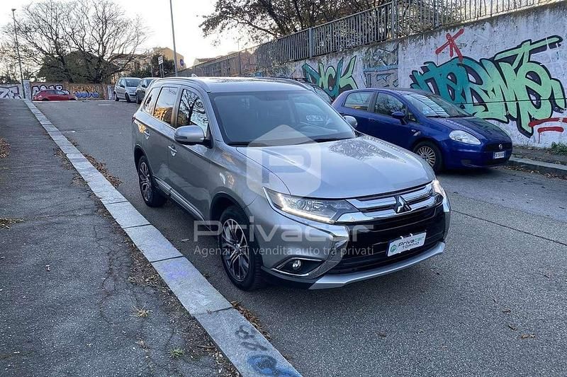 Usata Mitsubishi Outlander Instyle 150 CV (110 kW) 2019 Grigio SUV